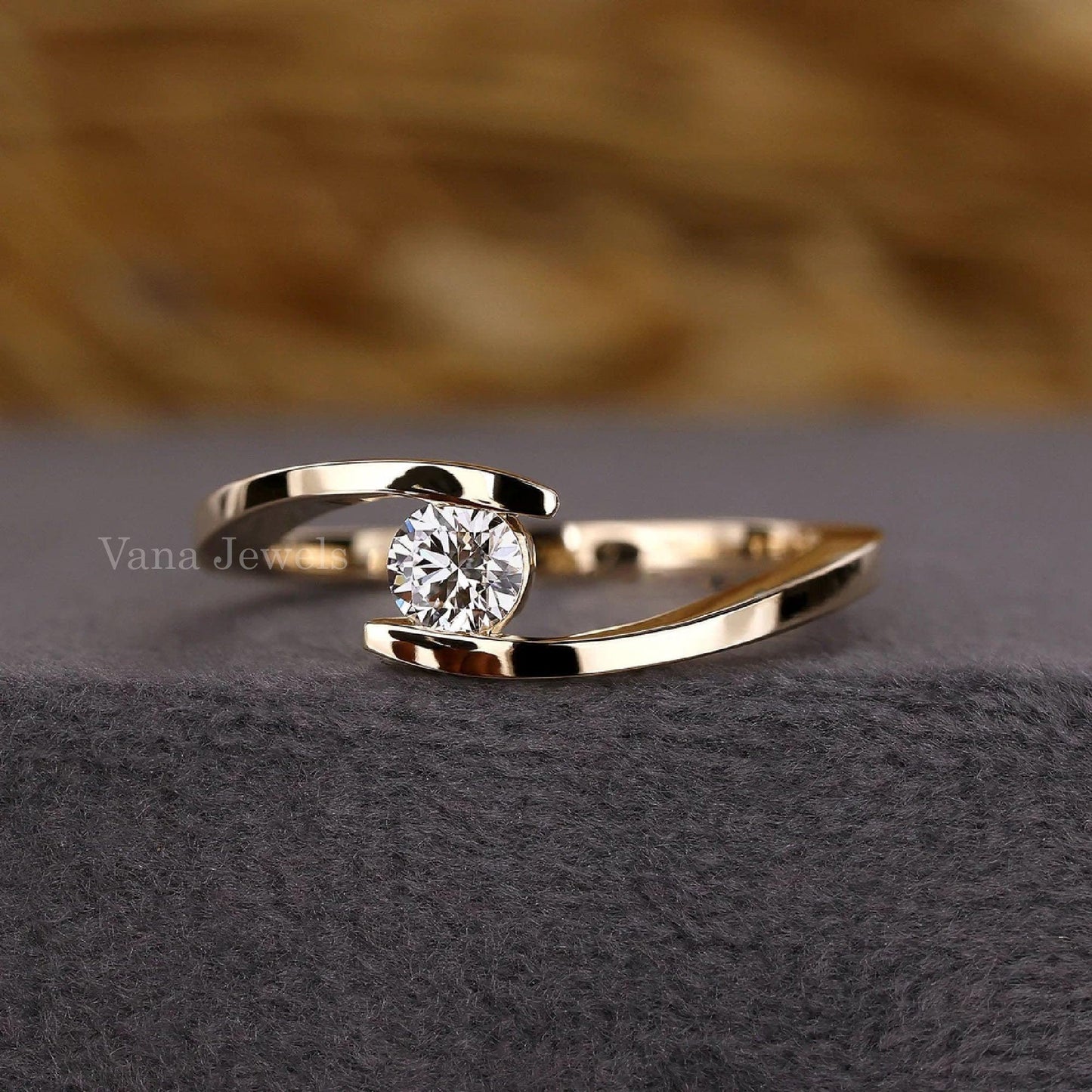 Round Lab Grown Diamond Engagement Ring - Vana Jewels