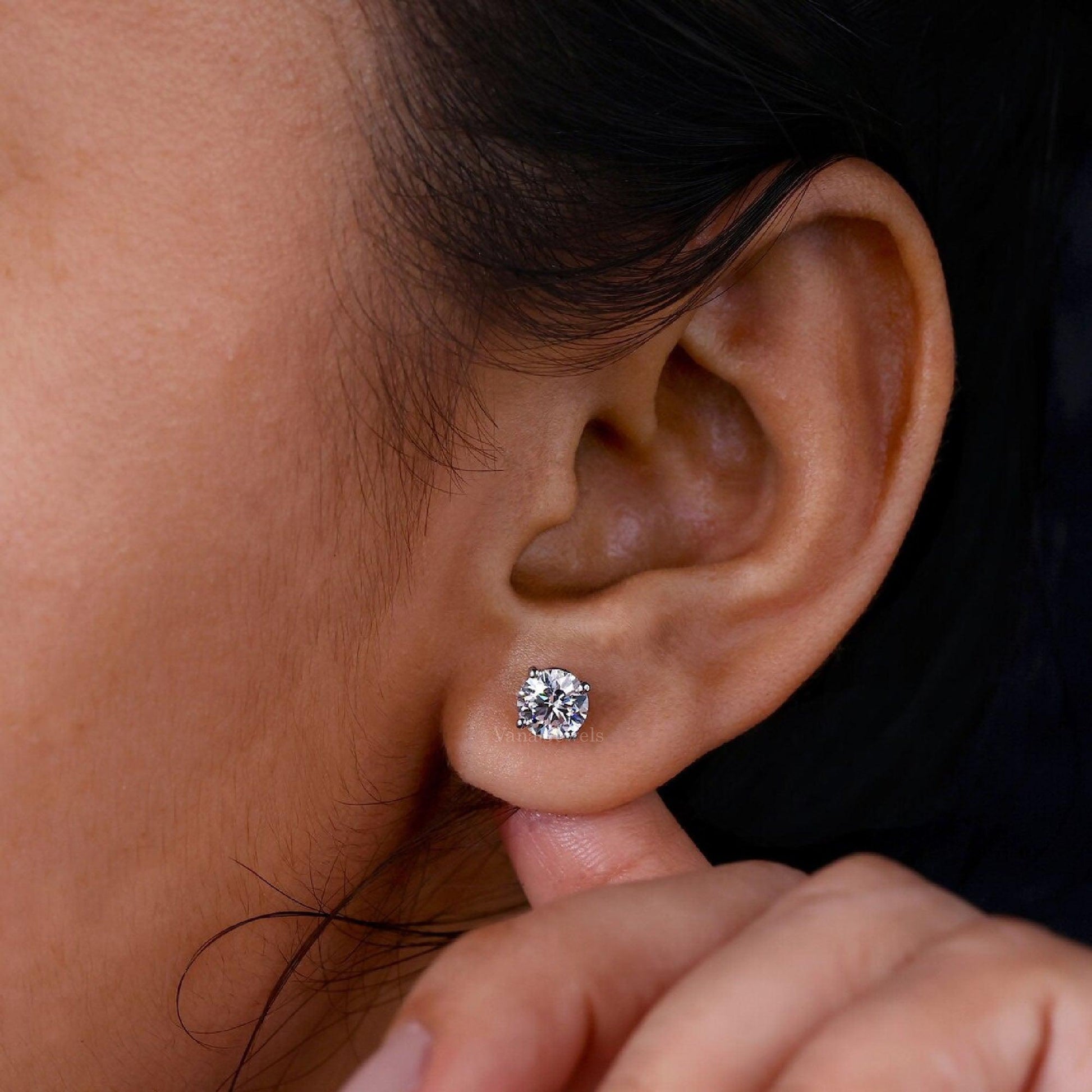 Round Brilliant Lab Grown Diamond Stud Earrings - Vana Jewels