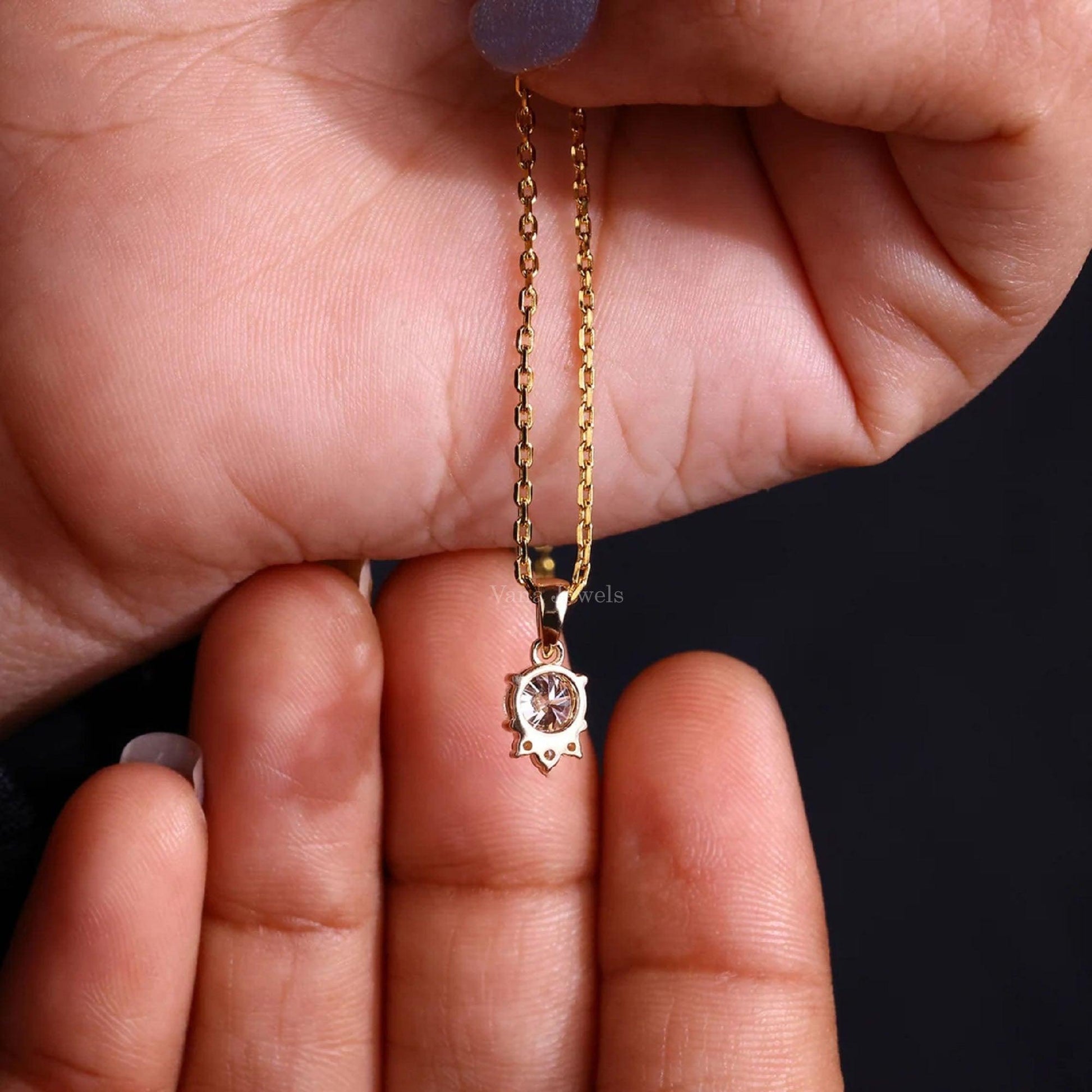 Minimalist Round Lab Diamond Pendant Necklace - Vana Jewels