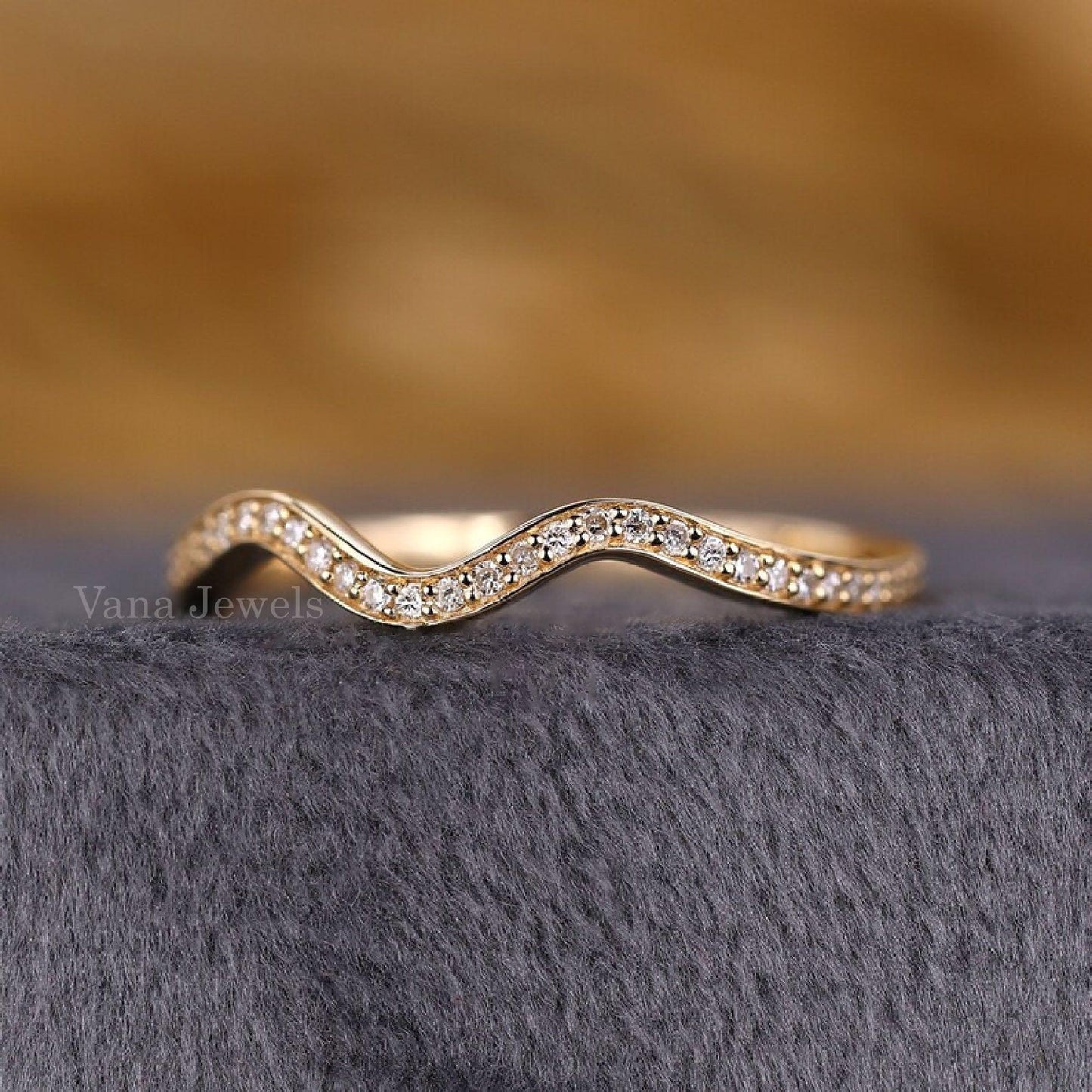 Lab Grown Diamond Round Cut Curved Wedding Band - Vana Jewels